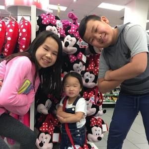 Meet your Posher, Hoang